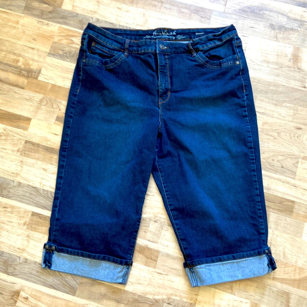 Gloria Vanderbilt denim capris